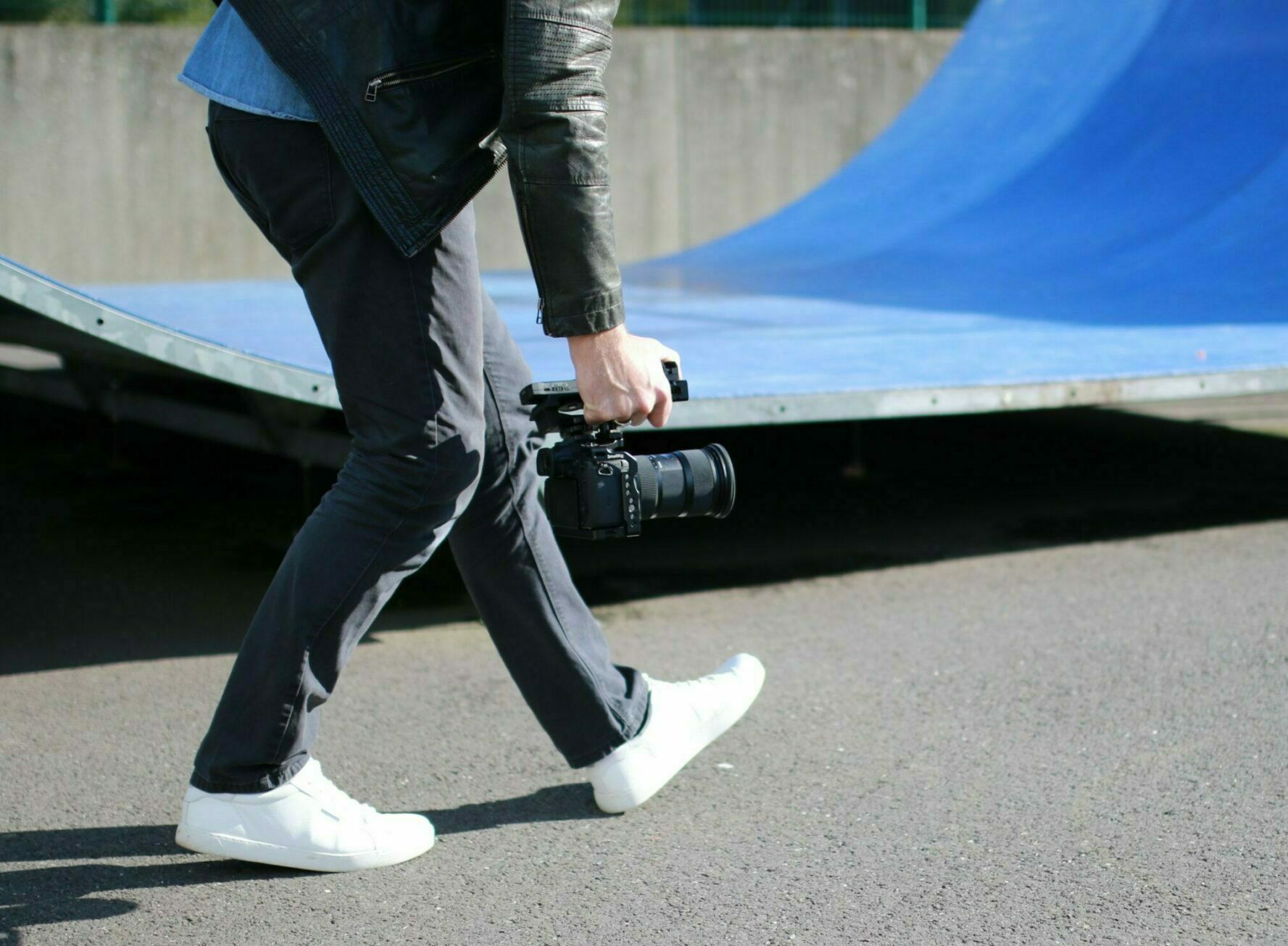 Ludovic en tournage, caméra à la main